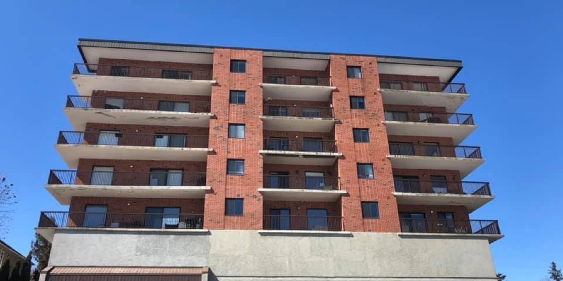 235 South Street Balcony Image