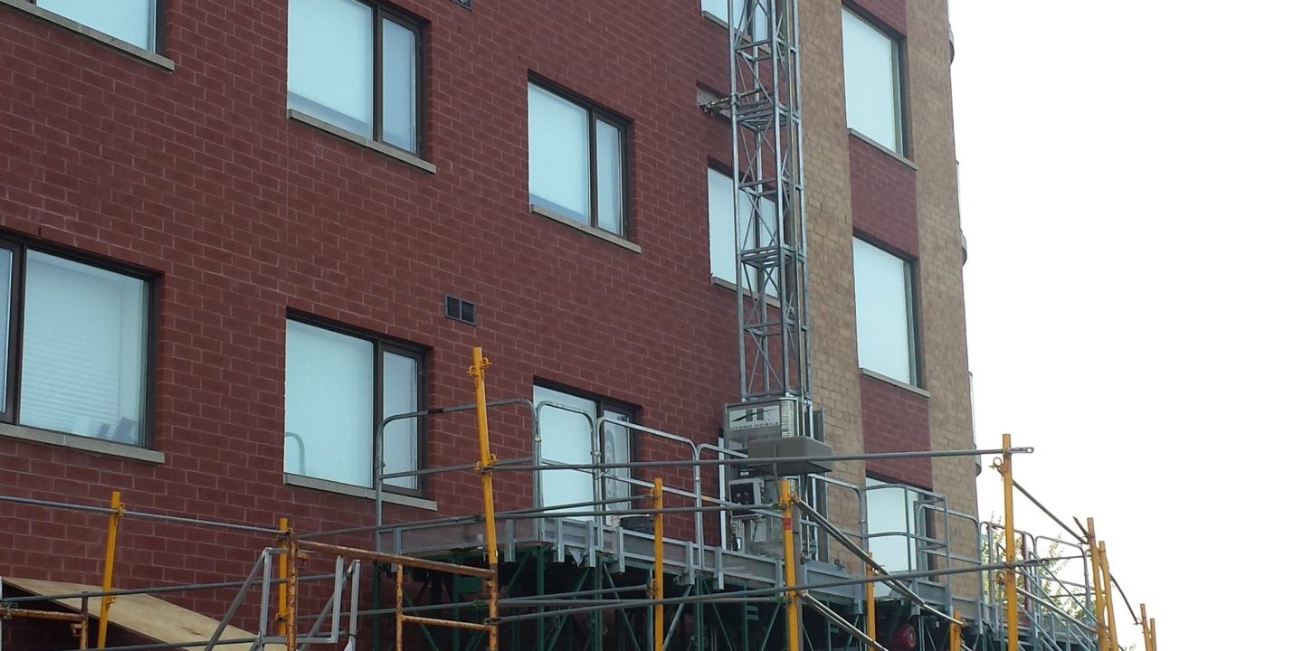 120 Wright Crescent Brick Image